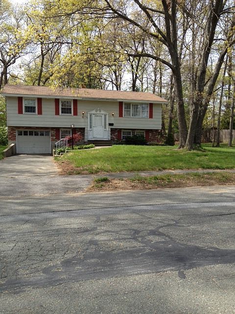 1st image of 6 Pocahontas Dr