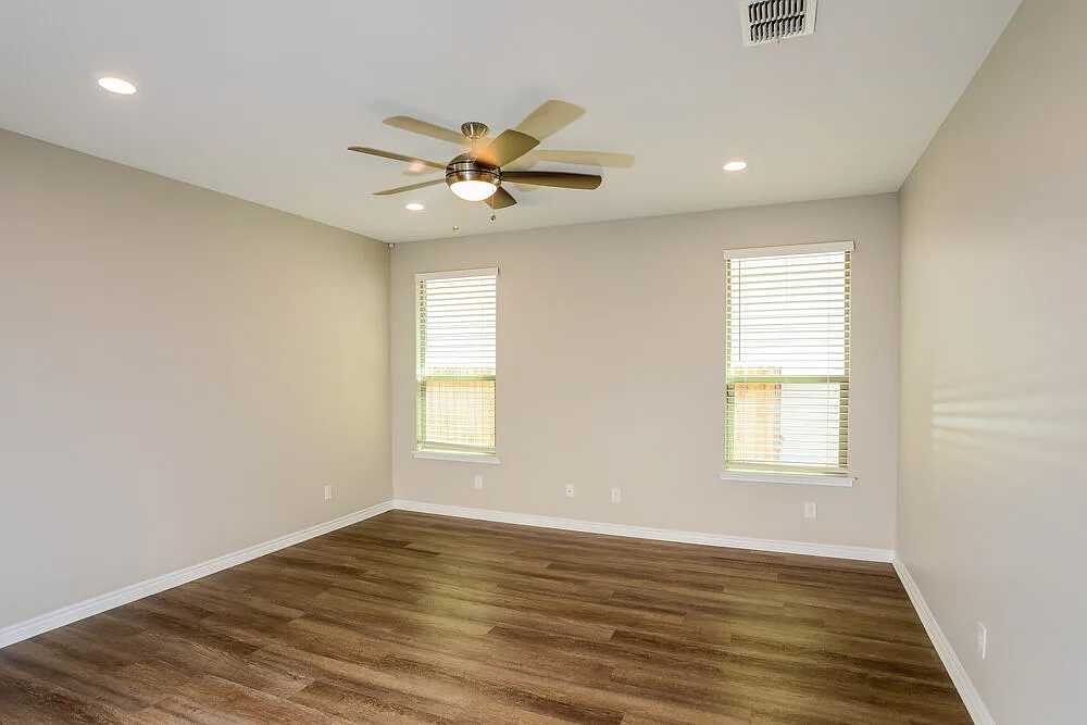 3 bed, 2.0 bath, 1652 sqft, $2,075 — Photo 3