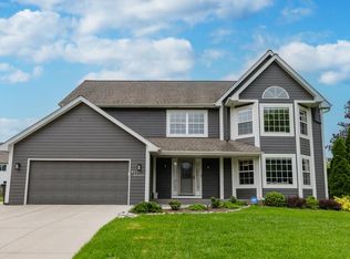W171N5001 Old Hickory Rd, Menomonee Falls, WI 53051