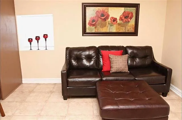 2 bed, 1.0 bath, 732 sqft, $1,400 — Photo 3