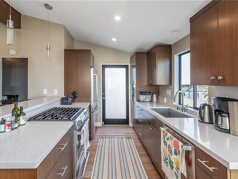 2nd balcony off kitchen - outdoor grill