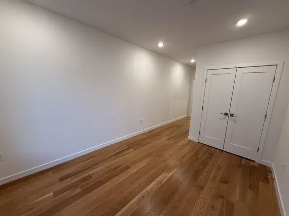 267 Old Colony Ave #1, Boston, MA 02127