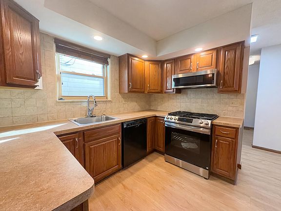 2nd image of 905 Vernon Rd