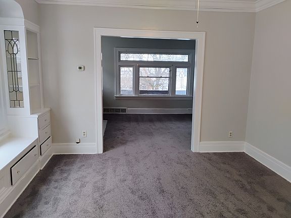 3rd image of 1671 Victoria Ave #2