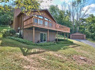 7692 State Route 374, Clifford Township, PA 18470