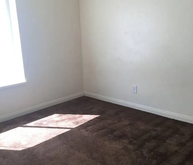 655 E Washington Ave — Photo 17