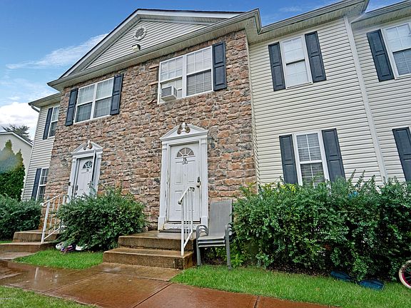 2nd image of 75 Aspen Ct