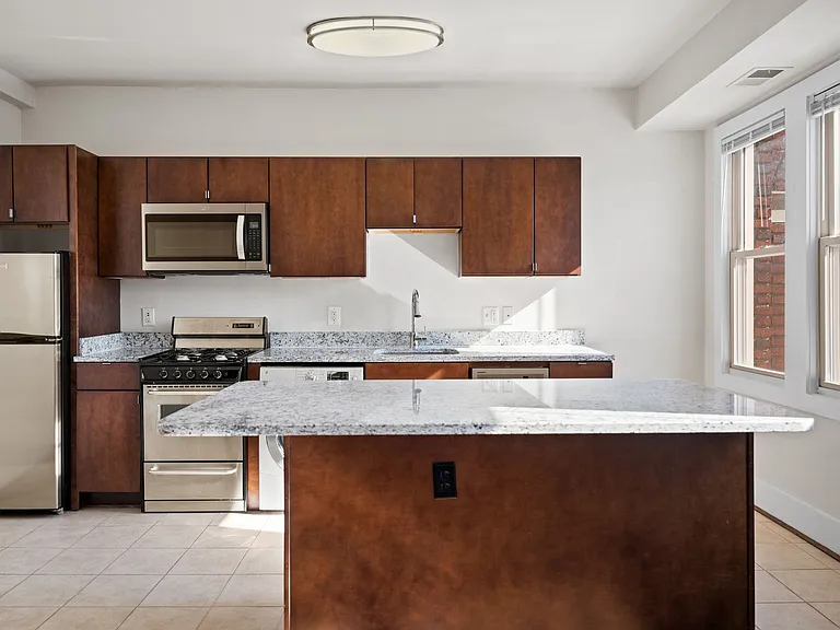 NEW QUIN APARTMENTS — Photo 14