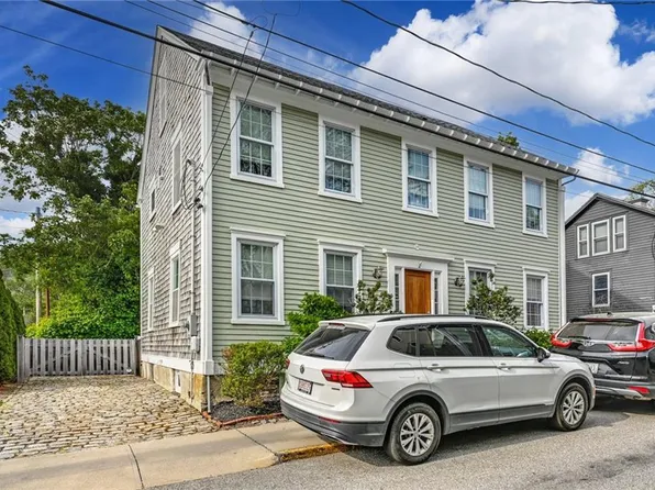 28 Pope St, Newport, RI 02840