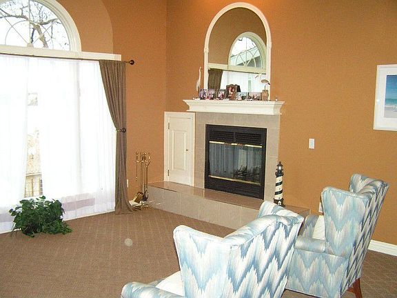 Living Room w/fireplace