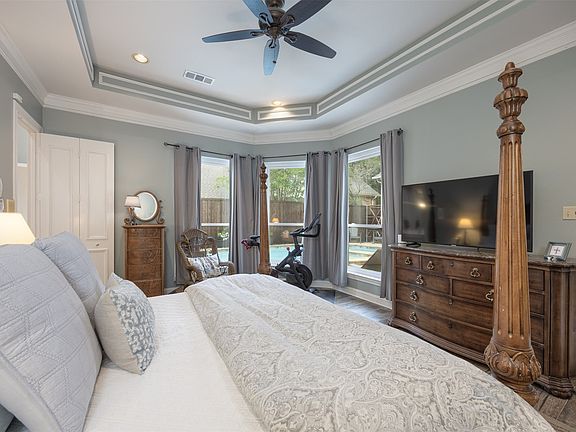 5th image of 5909 Fairmount Dr
