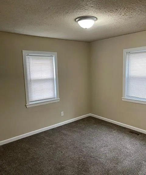 241 E Midway St — Photo 8