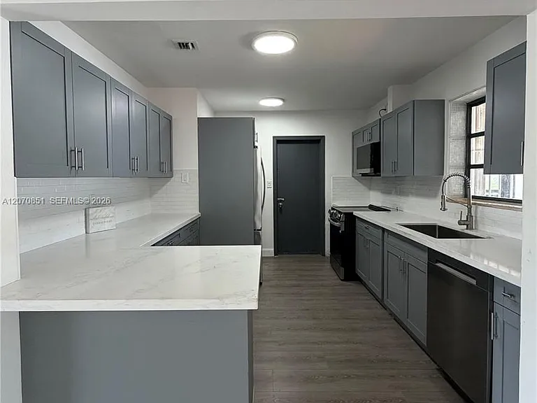 4175 SW 87th Ave — Photo 4