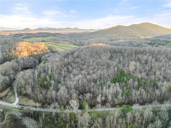 109 Wahoo Creek Rd, Murrayville, GA 30564