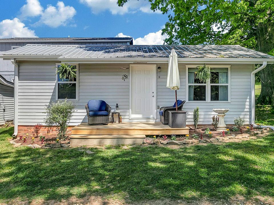 1st image of 10 Cobble Dr