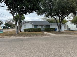 116 N Lee St, Mathis, TX 78368