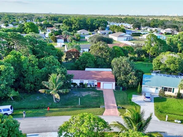 2431 SE Robin Cir, Port Saint Lucie, FL 34952