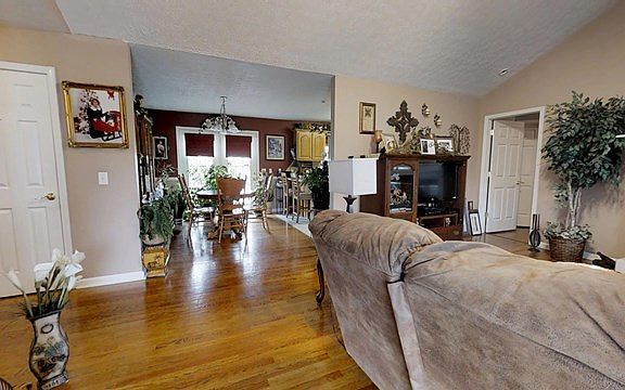 2nd image of 465 Clearwater Sq