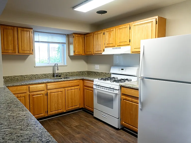 Edmondson Park Apartments — Photo 7
