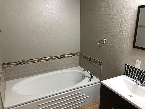 4th image of 230 Green Oaks Loop