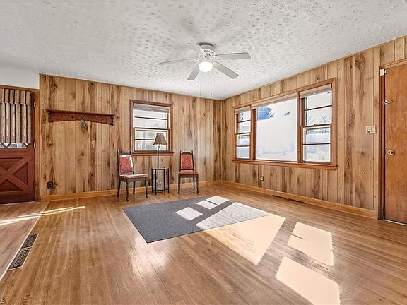 5th image of 9885 Moore Farm Dr