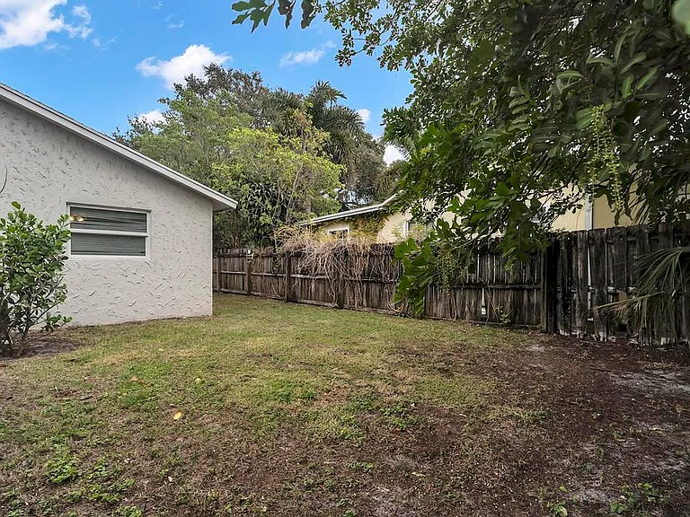 1320 Wellington St #B — Photo 20