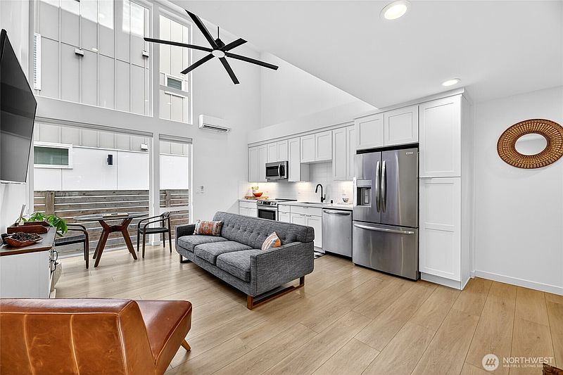 5th image of 6320 41st Avenue SW #B