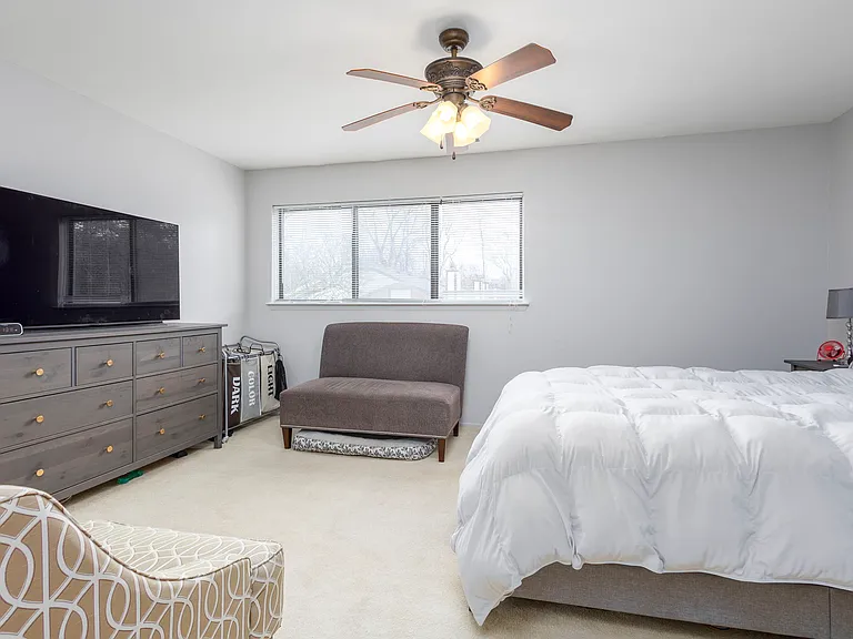 24285 Evergreen Rd — Photo 16