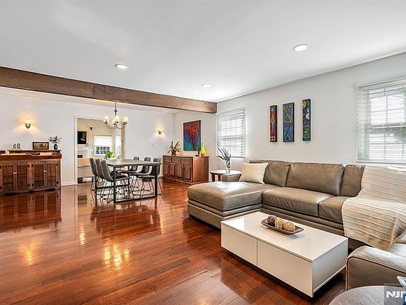 5th image of 8 Prescott Rd