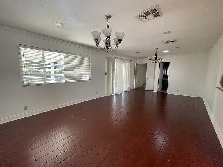 11919 Cheshire St — Photo 2