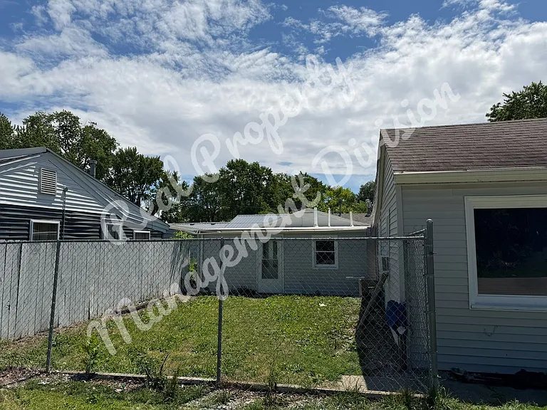 516 W Highland Ave — Photo 9
