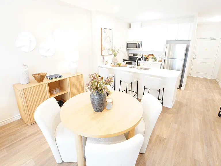 380 Asher Cres — Photo 3