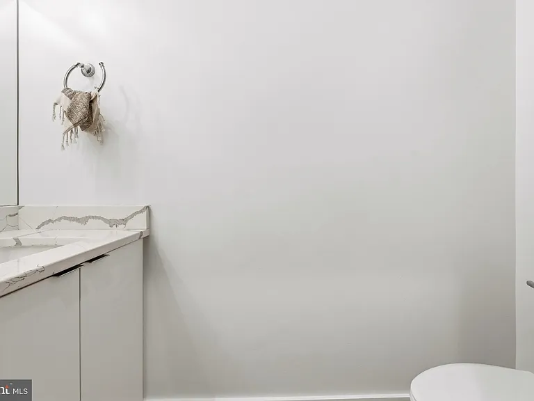 1722 W Virginia Ave NE #2 — Photo 17