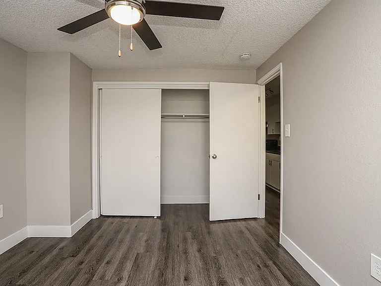 South Washington St Apts — Photo 45