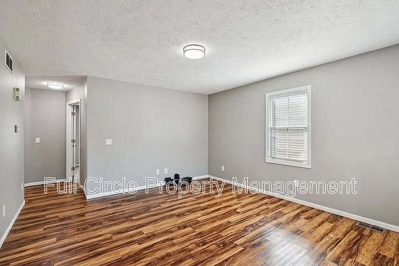 3 bed, 2.0 bath, 1592 sqft, $1,595 — Photo 4