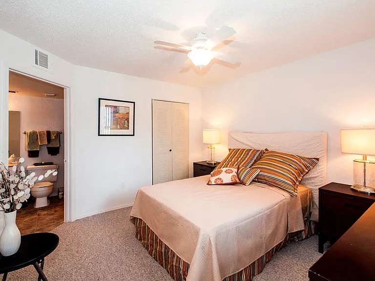 Cricket Club Apartments — Photo 7