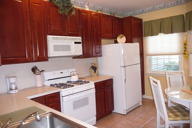 1st image of 24 Meeker Ct