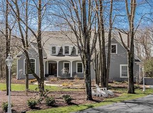 100 Ashleigh Dr, Chagrin Falls, OH 44022