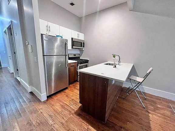 3rd image of 70 Kosciuszko St APT 1H