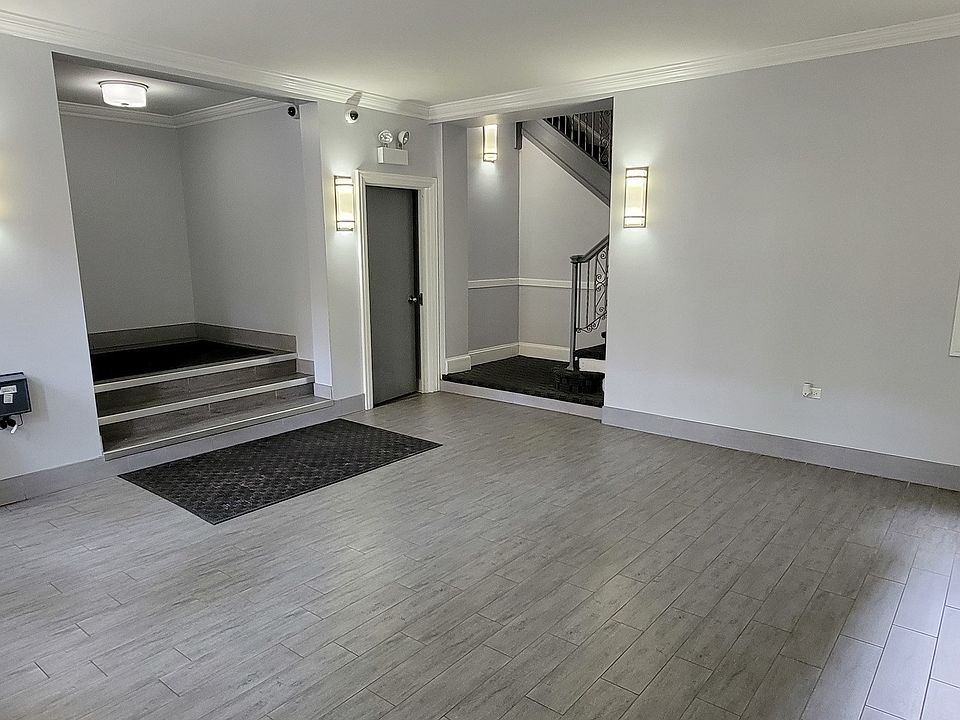 1st image of 4070G N Kenmore Ave #208