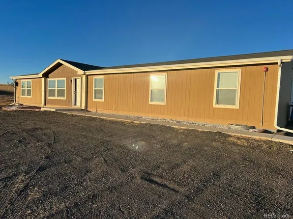 60705 E 38th Avenue, Strasburg, CO 80136