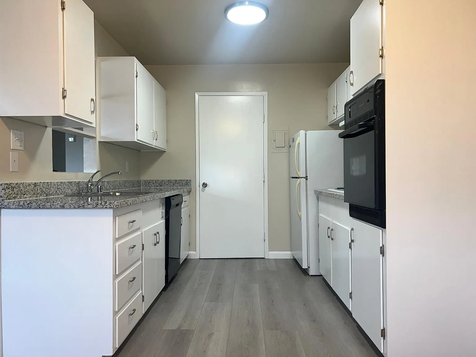 Lamplighter Apartments — Photo 3