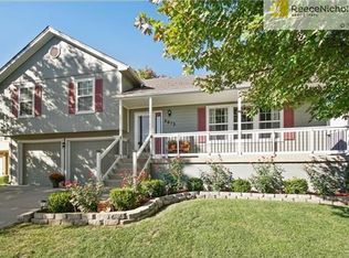 2013 NE Avanti Dr, Blue Springs, MO 64029