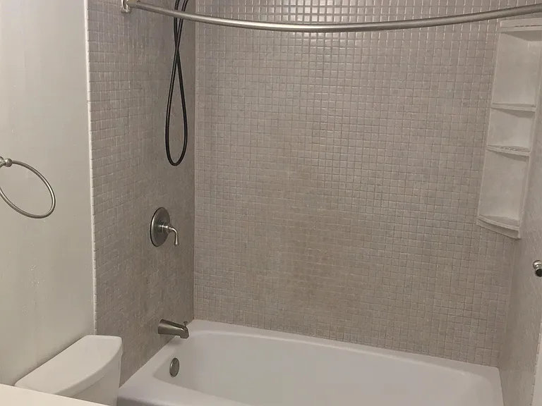 301 Moss St — Photo 8