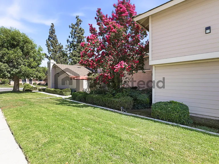 3104 Jaguar Way #B — Photo 2
