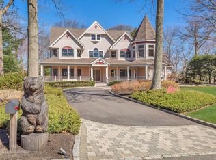 1 Cobblestone Ct, Centerport, NY 11721