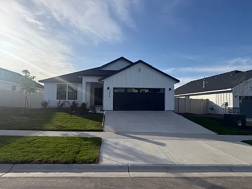 2215 S Border Way Photo 1