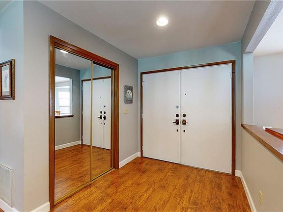 3rd image of 2659 Meadow Wood Dr