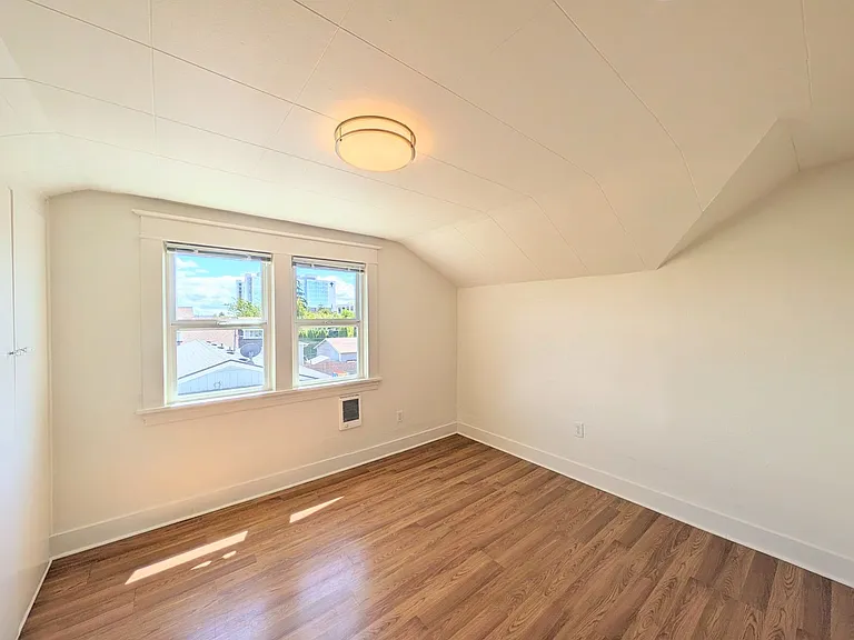 1022 Oakes Ave #B — Photo 10