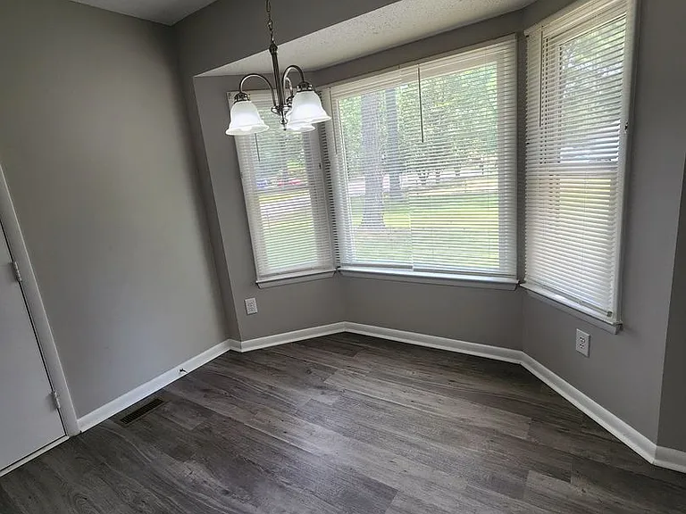 6701 Vaughn Rd — Photo 7